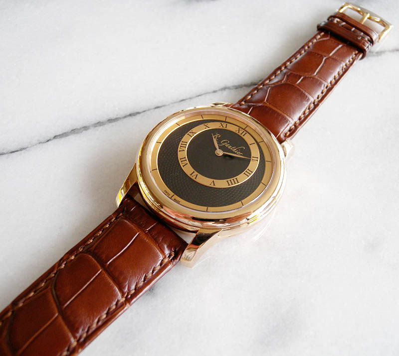 C@S[eBG Romain Gauthier
RED GOLD & BLACK DIAL